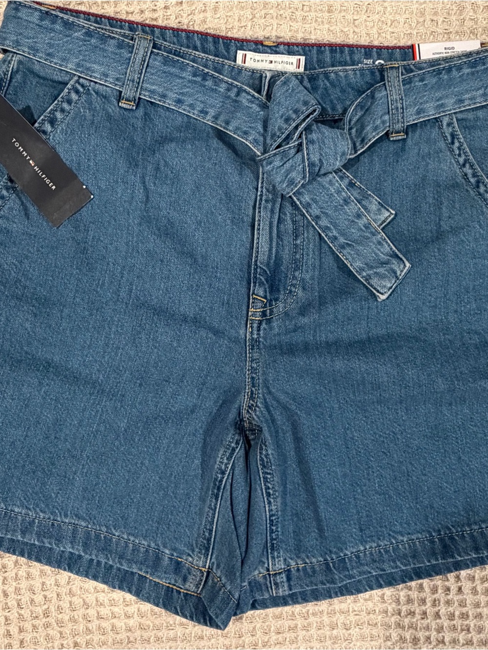 Tommy Hilfiger Women's Medium Blue Denim Tie-Belt Shorts